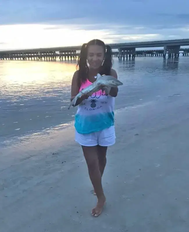 Анита Мейзер се щракна с акула