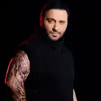 Ави Бенеди записва тоталния летен хит „Да гърмим“ на руски език (ВИДЕО)