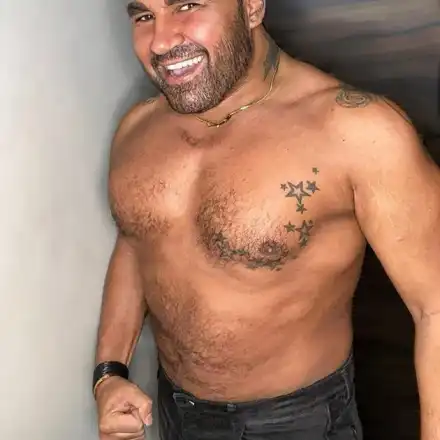 Азис срази с признания в интимно интервю: Не харесва мускулести, а пълни и космати мъже