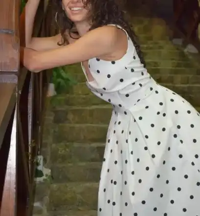 Даяна Ханджиева сияе в бяла рокля