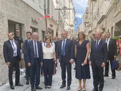 Деси Радева на разходка из виенските бутици