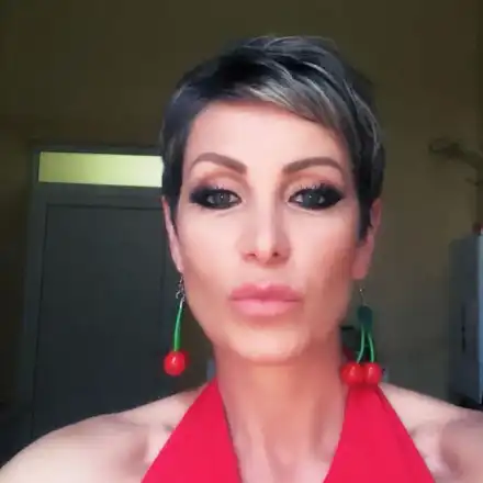 Джина Стоева тури череши нас ушите