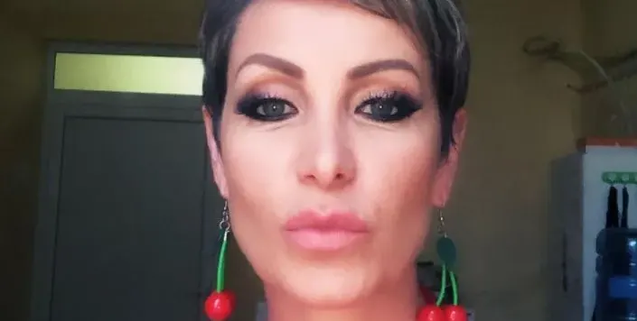 Джина Стоева тури череши нас ушите