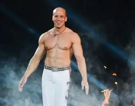 Енчо Керязов слезе от сцената с пищно шоу