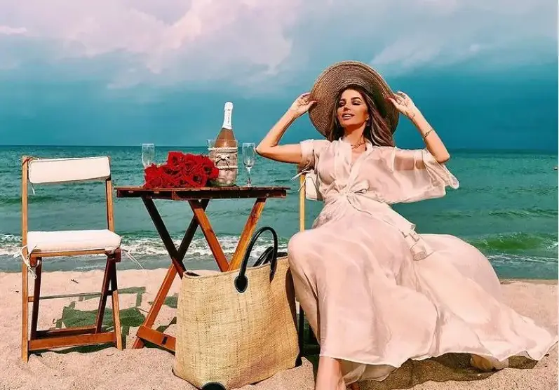 Есил Дюран с уникално тяло и визия на 52!