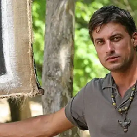 Фенове навиват Карамазов за Сървайвър,  той се двоуми