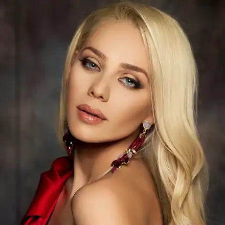 Фолкзвездата  Гергана стана  касиерка  в „Лидъл“