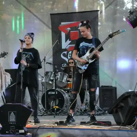 Явлението Second to None – нежни мацки и здрави жици (Снимки, Видео)