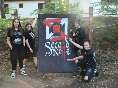 Явлението Second to None – нежни мацки и здрави жици (Снимки, Видео)