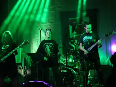 Явлението Second to None – нежни мацки и здрави жици (Снимки, Видео)