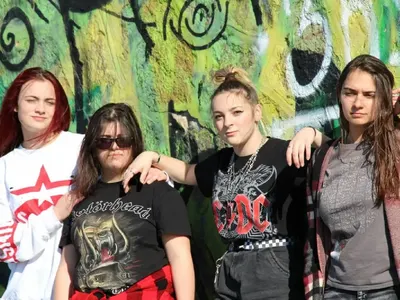 Явлението Second to None – нежни мацки и здрави жици (Снимки, Видео)