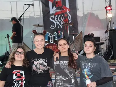 Явлението Second to None – нежни мацки и здрави жици (Снимки, Видео)