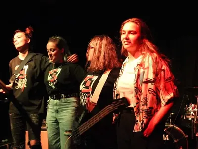 Явлението Second to None – нежни мацки и здрави жици (Снимки, Видео)