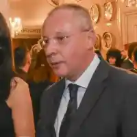 Жената на Станишев стана пианистка (Моника тръгна и на уроци по френски)