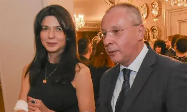 Жената на Станишев стана пианистка (Моника тръгна и на уроци по френски)