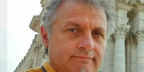 Къци яде дини собствено производство