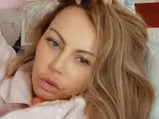 Камелия разпуска с узо на плажа