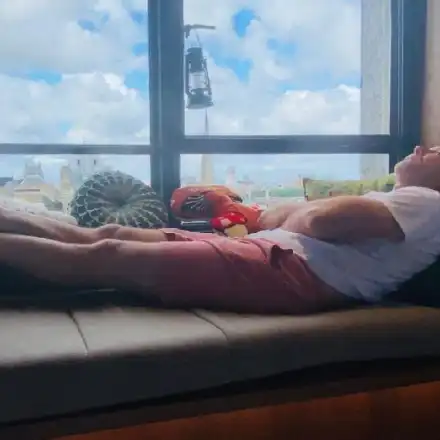 Карантинираха Захари Бахаров в Лондон! Актьорът се отдаде на алкохола