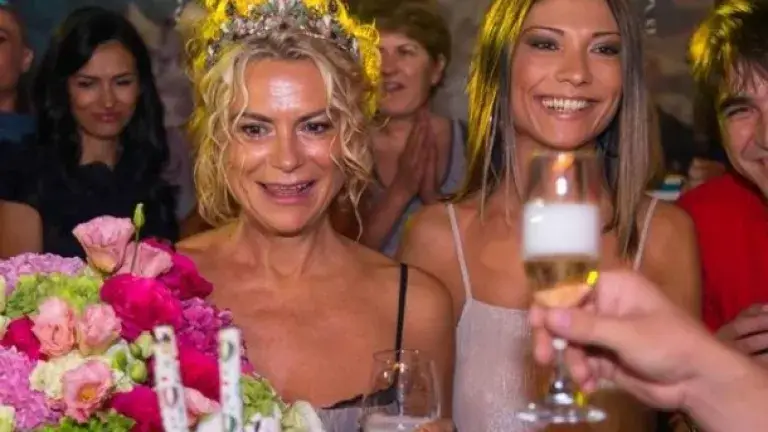 Кремена Халваджиян с черна торта за РД