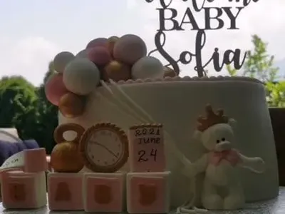 Мъжът на Мария Илиева я посрещна със златна торта! (СНИМКИ)