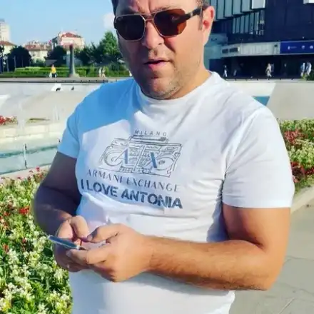 Мъжът на Тоца я обича и от тениската си