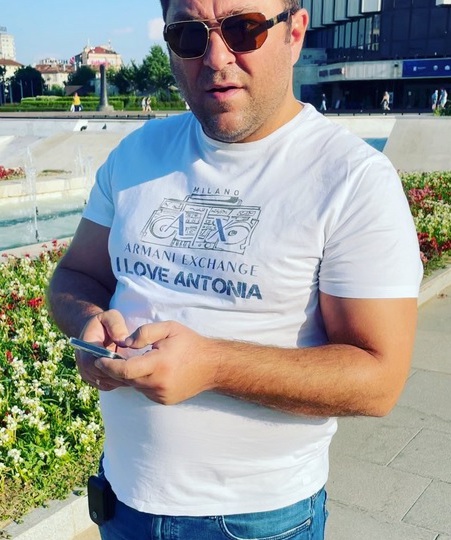 Мъжът на Тоца я обича и от тениската си