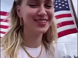 Мария Бакалова купонясва на яхта