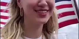 Мария Бакалова купонясва на яхта