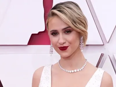 Мария Бакалова  се мярна в София - даде интервюта, спа в стая за 400 лева на вечер, после замина за Кан