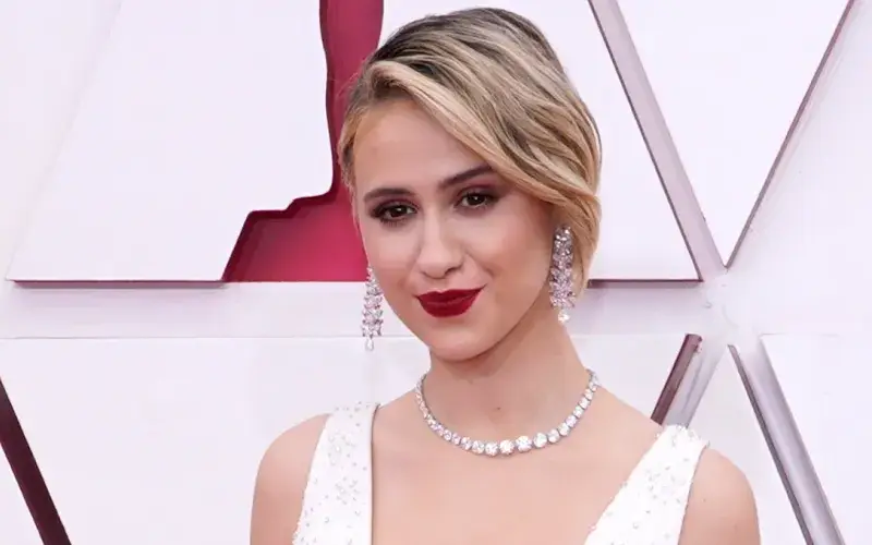 Мария Бакалова  се мярна в София - даде интервюта, спа в стая за 400 лева на вечер, после замина за Кан