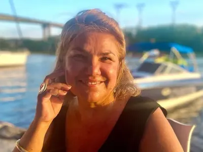 Марта Вачкова надяна скафандър (Актрисата опъна бръчки с кислород)