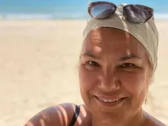Марта Вачкова пак събира тен без бански! Заклетата нудистка и това лято не изневери на традицията (СНИМКИ)