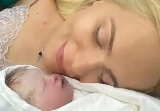 Мис България Вероника Стефанова роди момиченце