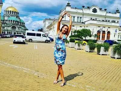 Мишел Бонев се щракна пред парламента