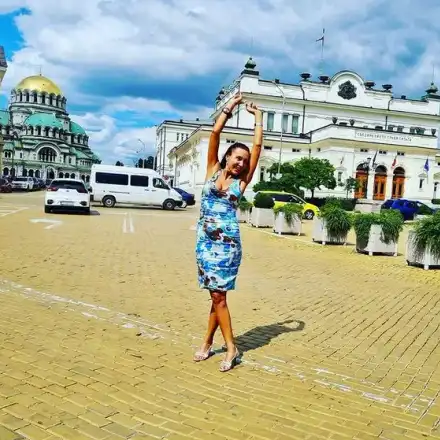 Мишел Бонев се щракна пред парламента