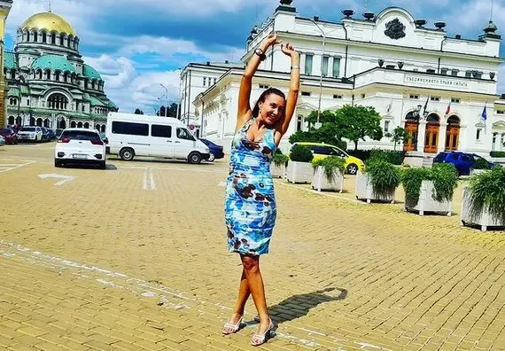 Мишел Бонев се щракна пред парламента