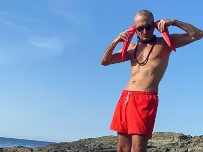 На Дони му пораснаха уши