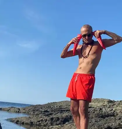 На Дони му пораснаха уши