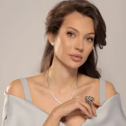 Никол Станкулова защитава мечката нападател