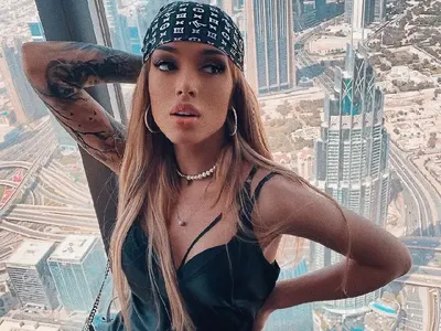 Обсебена от Диона фенка си я татуира върху… (СНИМКА)