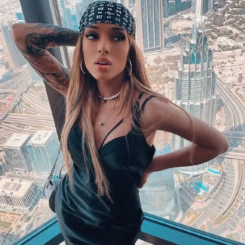 Обсебена от Диона фенка си я татуира върху… (СНИМКА)