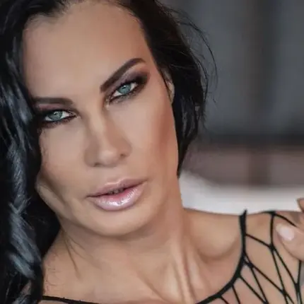 Огромен пес пази Цеци Красимирова