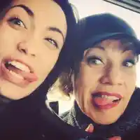 От зор да му се хареса: Кака Лара -  мъртво пияна на  първата среща със зет си