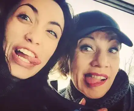 От зор да му се хареса: Кака Лара -  мъртво пияна на  първата среща със зет си