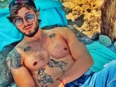 Папи Ханс губи  шефски пост  заради музиката