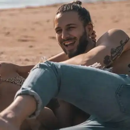 Папи Ханс хлътна по гореща актриса от „Братя”