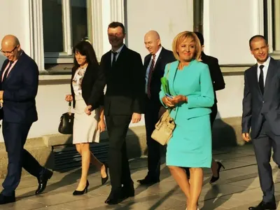 Парад на суетата: Мая Манолова в тоалет за близо 1000 лева, Татяна Дончева с чанта за 4 бона