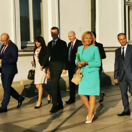 Парад на суетата: Мая Манолова в тоалет за близо 1000 лева, Татяна Дончева с чанта за 4 бона