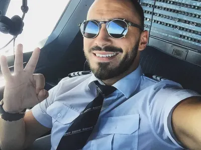 Петър от „Фермата”  фалира, започна  работа в кол център