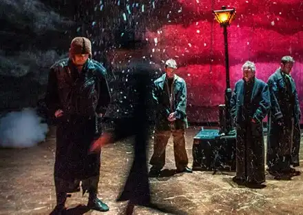 Подписка от 330 души върна „Хъшове“ в Народния